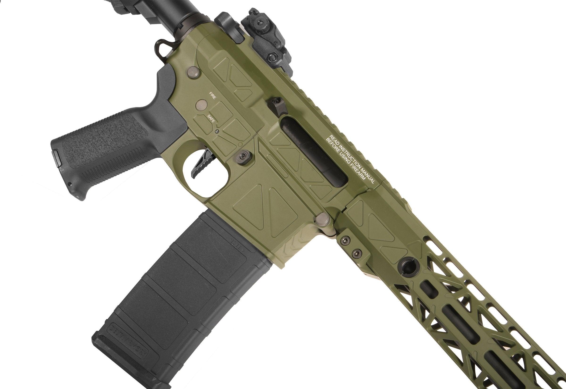 Dettaglio della replica softair Delta Armory FREYA R15 M-LOK 14'' Oliva, impugnatura ergonomica e paramano M-LOK full metal.