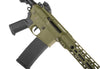 Dettaglio della replica softair Delta Armory FREYA R15 M-LOK 14'' Oliva, impugnatura ergonomica e paramano M-LOK full metal.