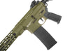 Vista laterale della replica softair Delta Armory FREYA R15 M-LOK 14'' Oliva, con corpo full metal e caricatore maggiorato.