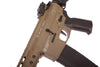 Profilo laterale replica Delta Armory Freya R15 tan, canna da 13 pollici e struttura in polimero-metallo per resistenza ottimale.