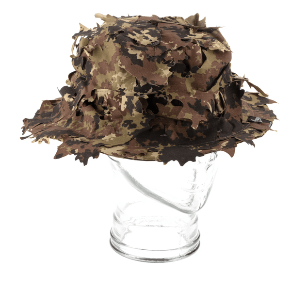Leaf Boonie Hat di Invader Gear in versione Vegetato: cappello mimetico, traspirabile e resistente, ideale per airsoft e attività all'aperto. Protezione dal sole e comfort garantiti in ogni condizione climatica.