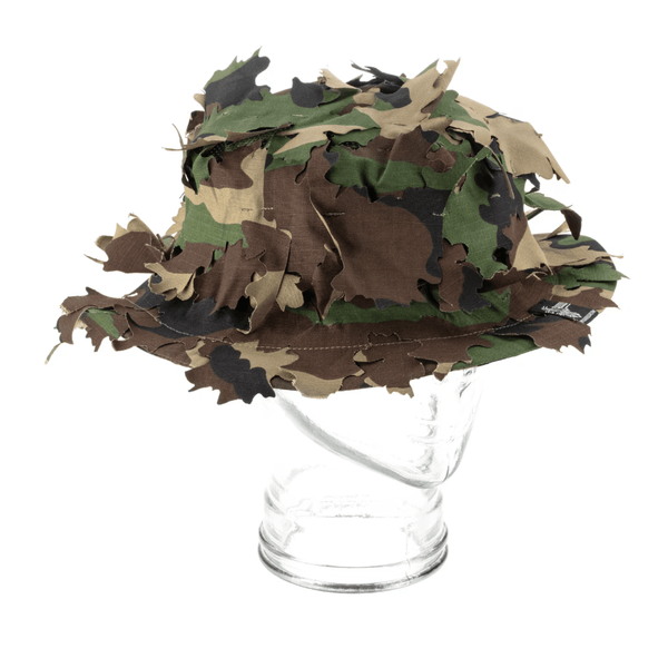 Leaf Boonie Hat di Invader Gear in versione Woodland: cappello mimetico, traspirabile e resistente, ideale per airsoft e attività all'aperto. Protezione dal sole e comfort garantiti in ogni condizione climatica.